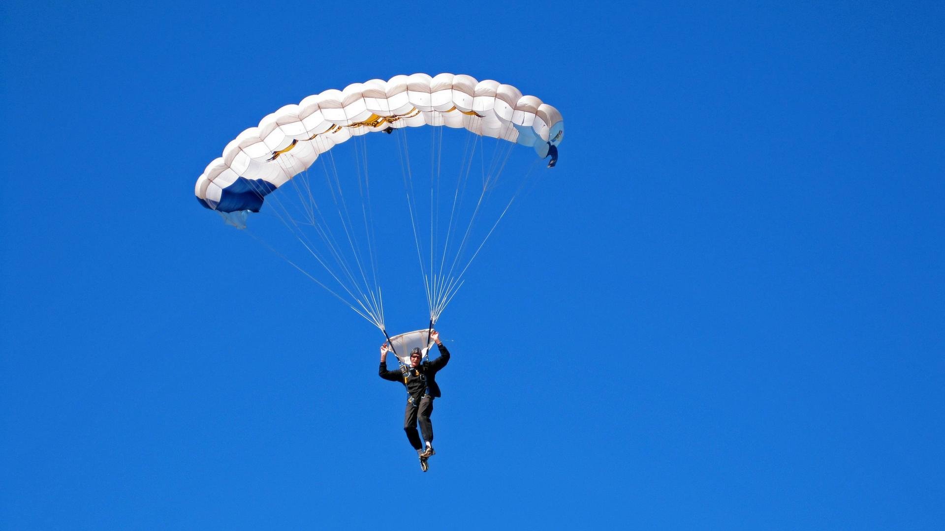 _无人机自由飞：智能设备引领未来运动_，自由无人机43